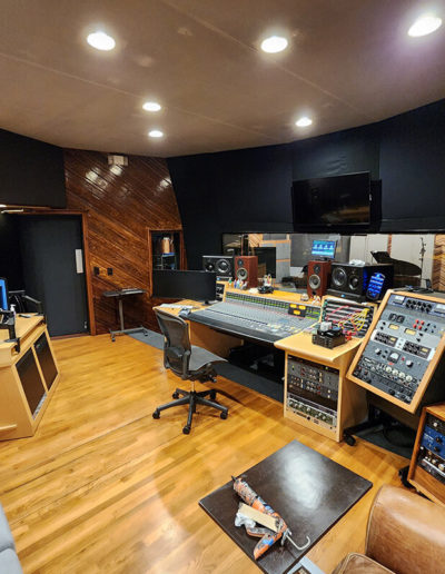 Mixing software interface on computer screen